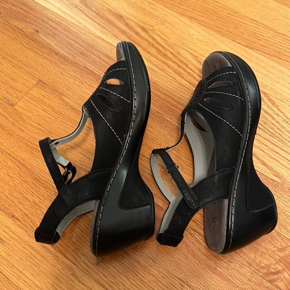 JBU sandals - Picture 4 of 6